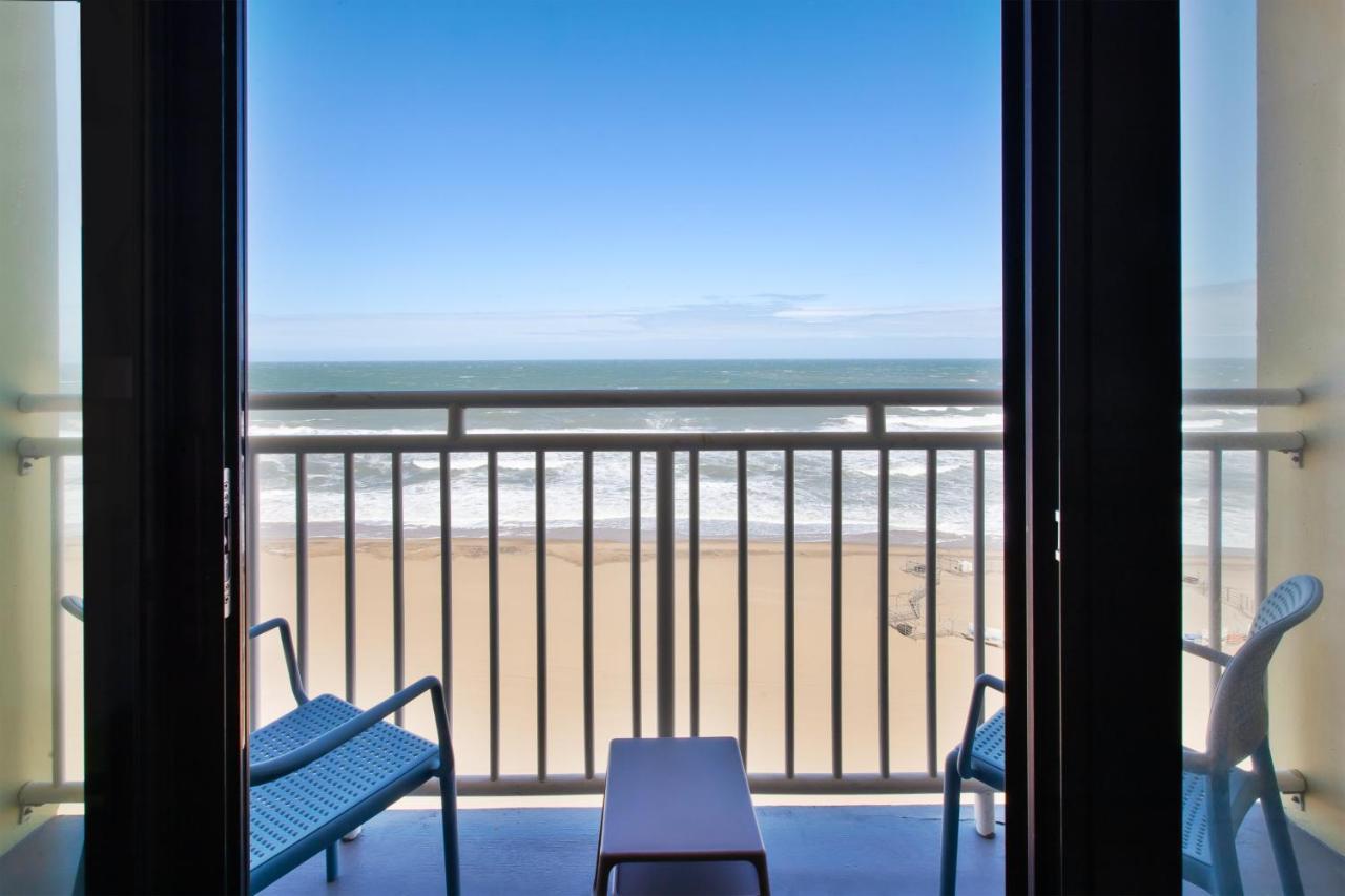 Holiday Inn Express Hotel & Suites Virginia Beach Oceanfront, An Ihg Hotel Ngoại thất bức ảnh