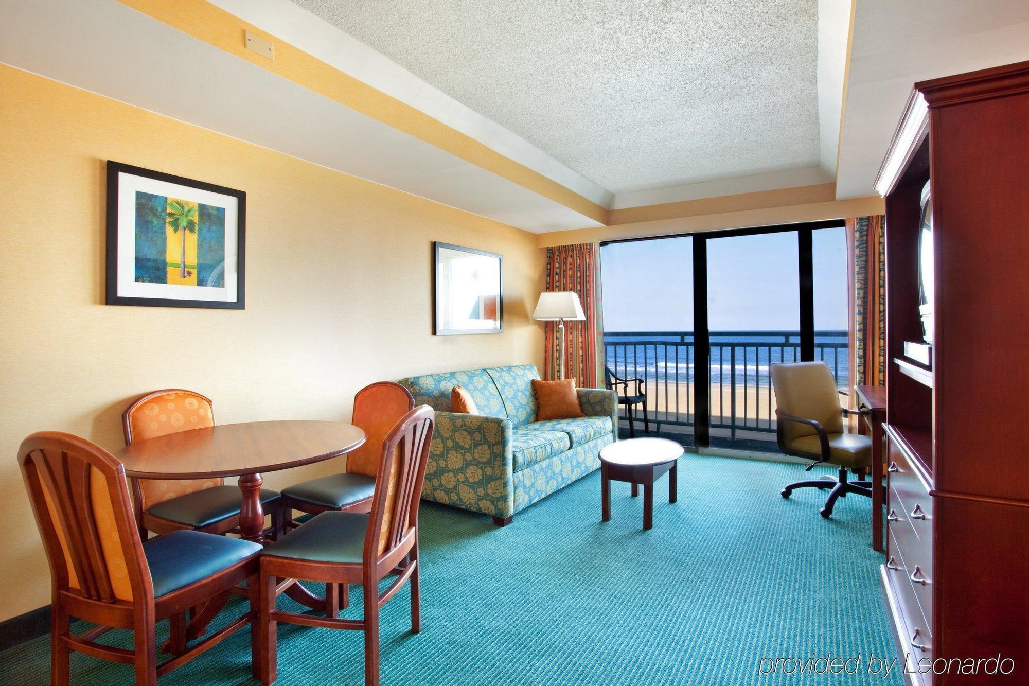 Holiday Inn Express Hotel & Suites Virginia Beach Oceanfront, An Ihg Hotel Phòng bức ảnh